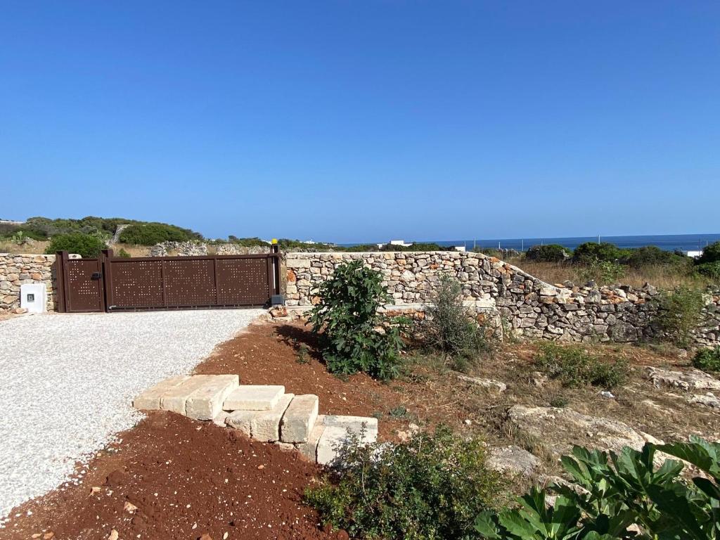 Cancello d’ingresso con vista mare